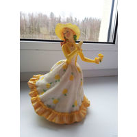 Статуэтка сувенирная "Женщина в желтом платье" (керамика)
