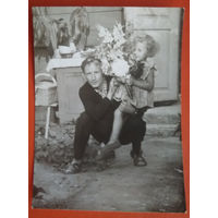 Фото мужчины с девочкой. Минск. 1964 г. 9х12 см.