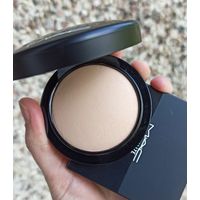 Компактная пудра MAC Mineralize Skinfinish Natural 10 gr в оттенке Medium