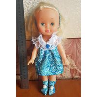 Куколка в голубом платьице