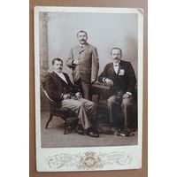 Фото кабинет-портрет "Трио джентельменов с наградами" до 1917 г.