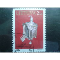 Литва 2000 Часы эпохи Возрождения 14-15 века Михель-1,7 евро гаш