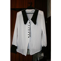 Белая блузка с чёрным воротником и манжетами