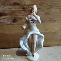 Винтаж.Фигурка дамы.Керамика.ГДР.