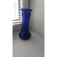 Винтажная ваза из синего стекла