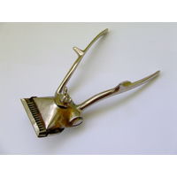 Машинка  для  стрижки  волос,  СССР.  В  заводской  смазке  (консервация)