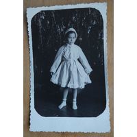Фото девочки в костюме снегурочки. 1950-60-е  9х12 см