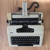 Электрическая пишущая машинка Ивица