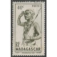 Французский Мадагаскар. Танцор с копьём. 1946г. Mi#389.