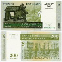 Мадагаскар. 200 ариари (образца 2004 года, P87c, UNC)