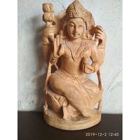 Статуэтка богини из  дерева
