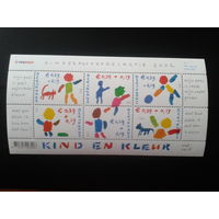 Нидерланды 2002 Рисуют дети** Блок Михель-7,0 евро