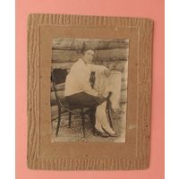Фото кабинет-портрет "Дама на даче", 1920-е гг. (10*7 см без паспарту)