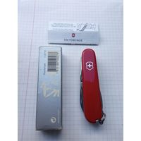 Нож Victorinox , Швейцария , ( Huntsman red 1.3713 ) .