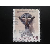 Латвия 2009 рыцарский шлем 8 век Mi-2,8 евро гаш.