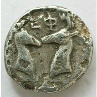 Греция.ИОНИЯ, Эфес. 390-330 гг. до н.э. АР Диобол (1,10 г). Две головы оленя, обращенные друг к другу.