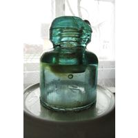 Изолятор СССР стекло приятная зелень 80 на 60 мм прямая юбка и три пузыря