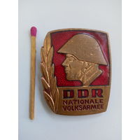 Знак DDR Nationale volksarmee. ГДР, Национальная народная армия. тяжелый