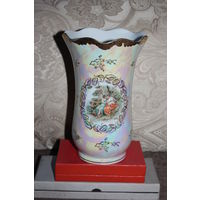 Фарфоровая ваза из сервиза "Мадонна", Oscar Schlegelmilch, времён ГДР, высота 23 см., без сколов и трещин.