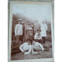 Старинная фотография 12.5х16.5 см. Чиновники Самарканда на маёвке.1910 г.